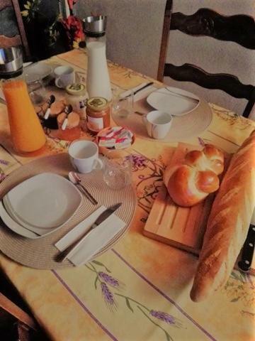Chambres D'Hotes Chez Pierrot Et Flo Vugelles-La Mothe エクステリア 写真